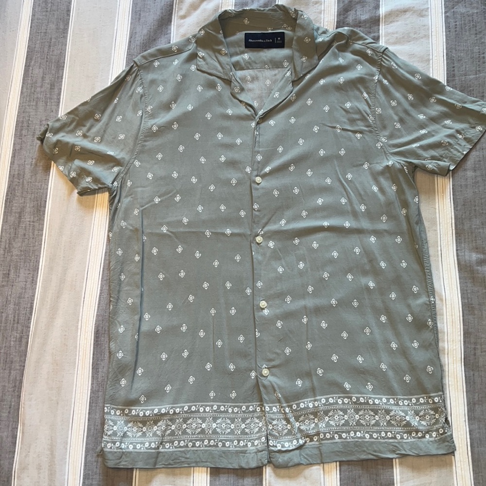 Abercrombie & Fitch men’s short sleeve button down shirt
